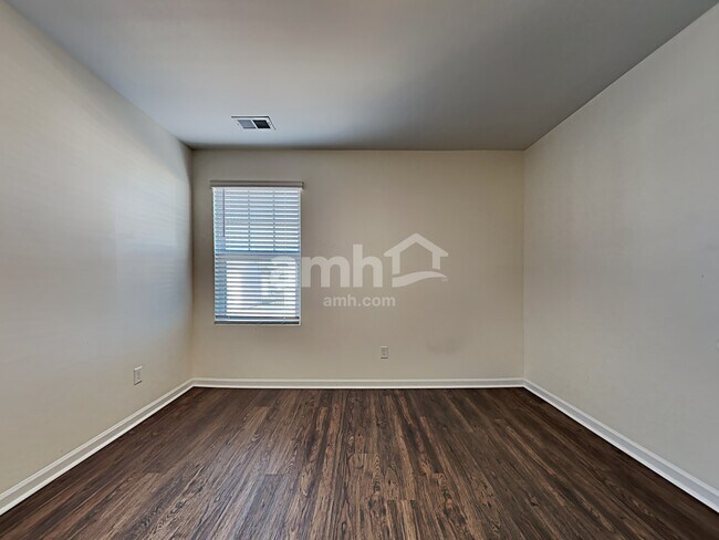Building Photo - 190 Orion Way