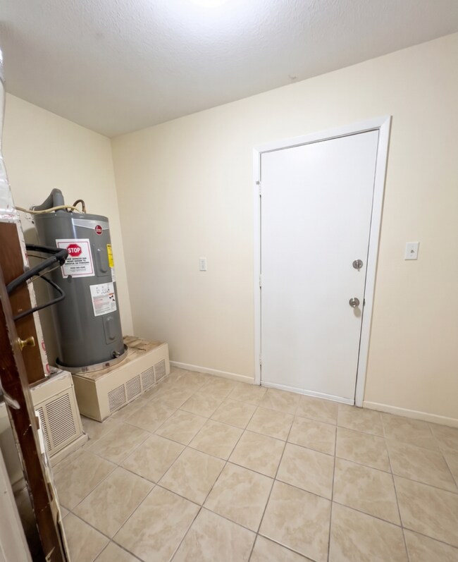 Building Photo - 551 S 61st Ave