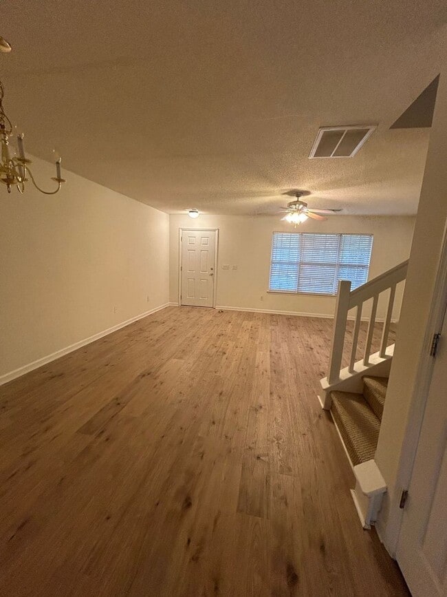 Building Photo - Oak Bluff Townhome