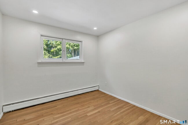Building Photo - 48 Crestwood Rd