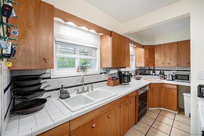 Building Photo - 895 Vance St