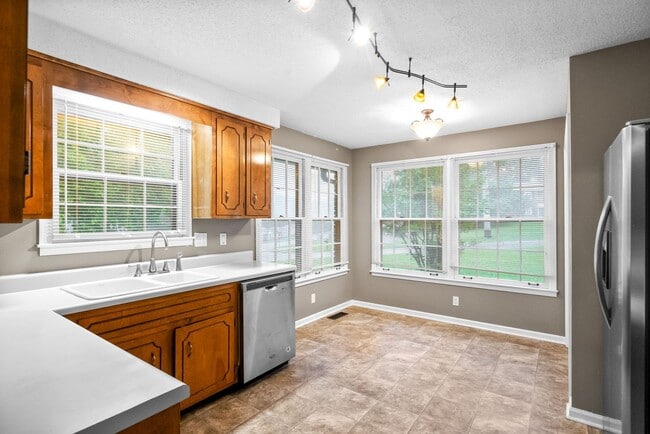 Building Photo - 735 Cayce Dr