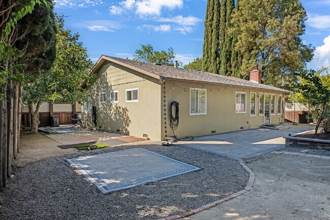 Building Photo - Discover the heart of central Davis living