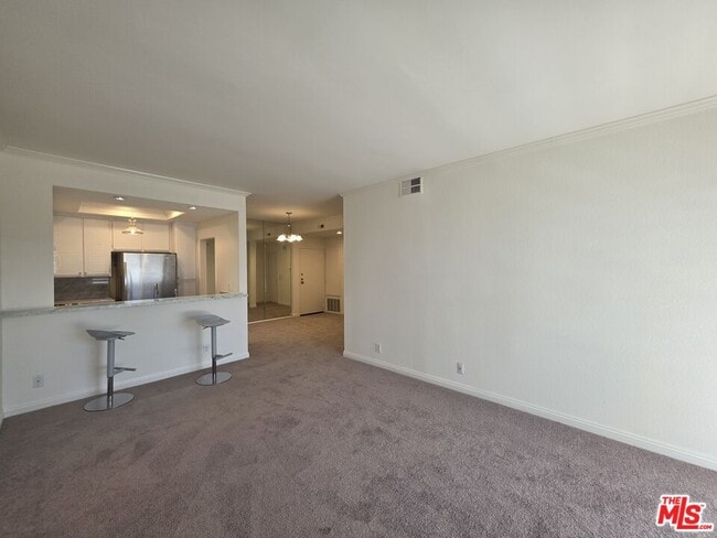 Building Photo - 8505 Gulana Ave