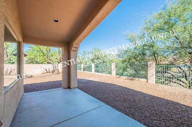 Building Photo - 11174 N Sand Pointe Dr