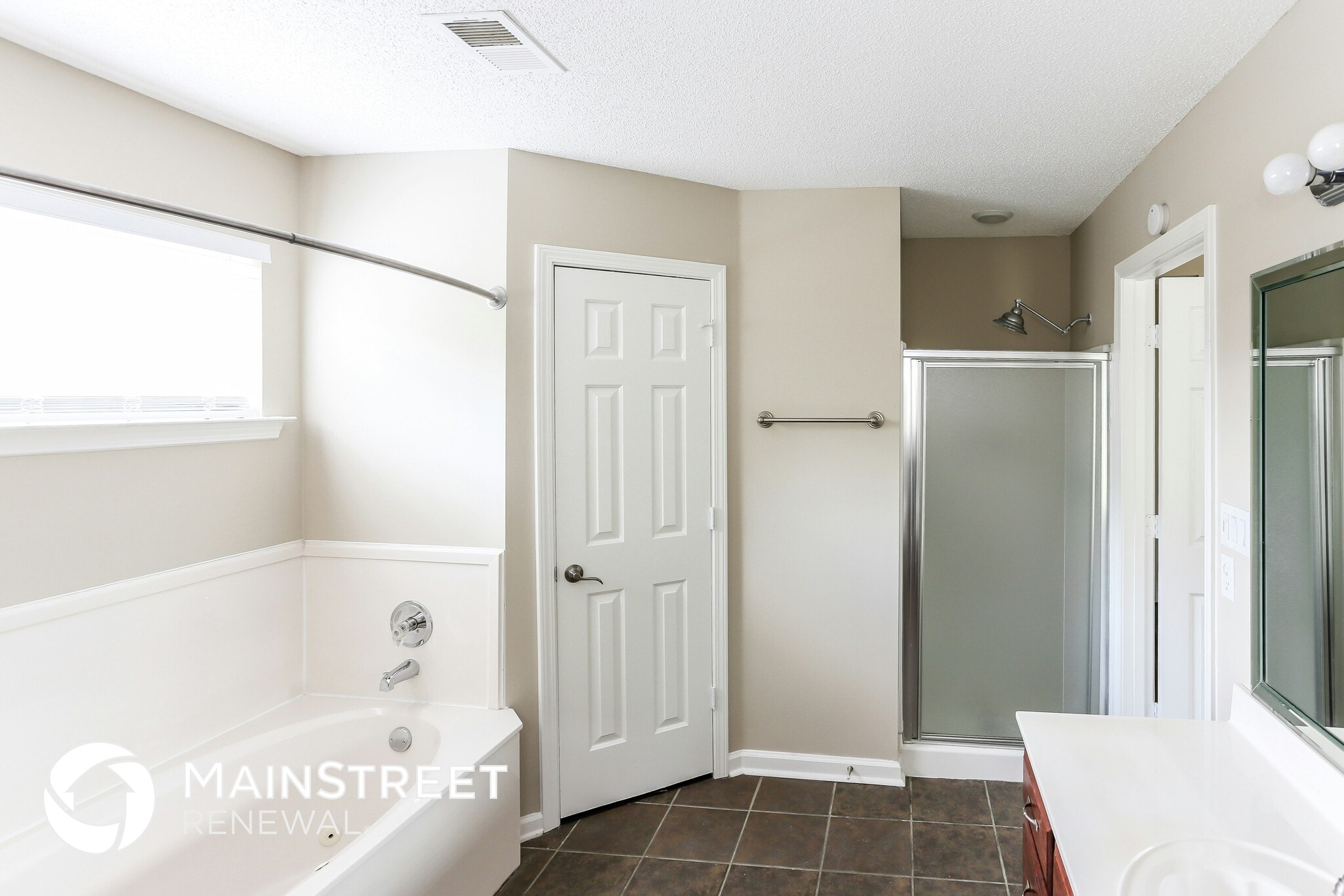 Building Photo - 7644 Tally Ho Dr E