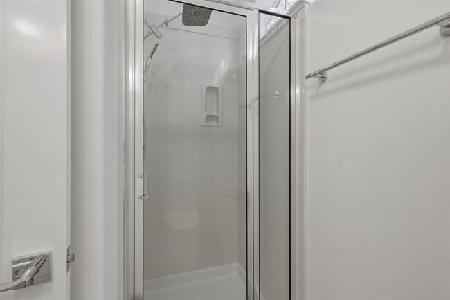 Building Photo - 5515 Venice St