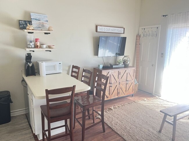 Building Photo - Walk to the Beach! Two-bedroom condo in Myrtle Beach. Adjacent to Beach Access!