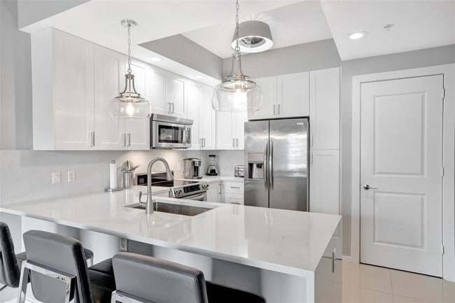 Building Photo - 315 NE 3rd Ave