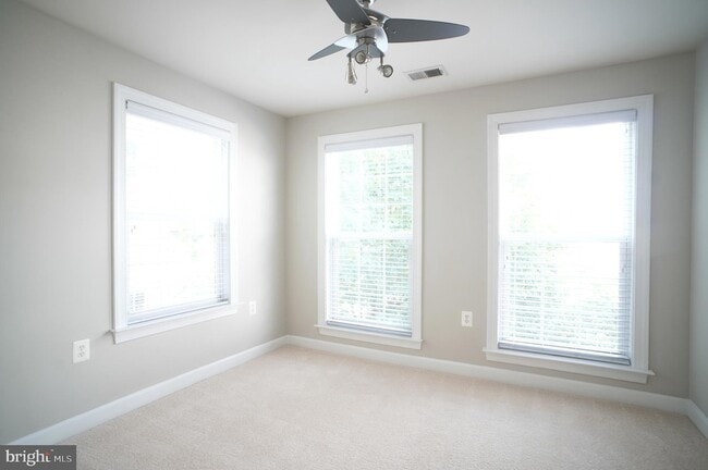 Building Photo - 2515 Einstein St