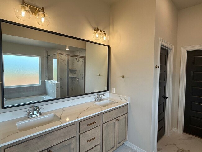 Building Photo - Brand New 3 Bed Home in Edmond with Designer Finishes