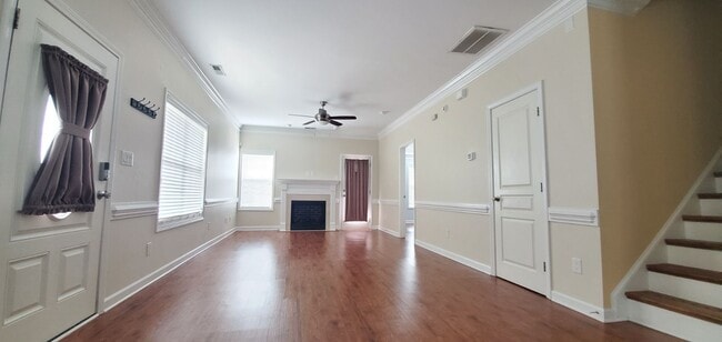 Building Photo - Townhouse  At West Park Place