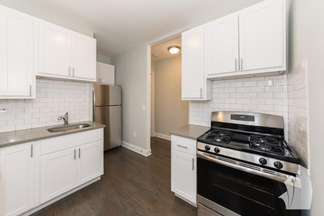 Building Photo - 2 bedroom in Chicago IL 60640