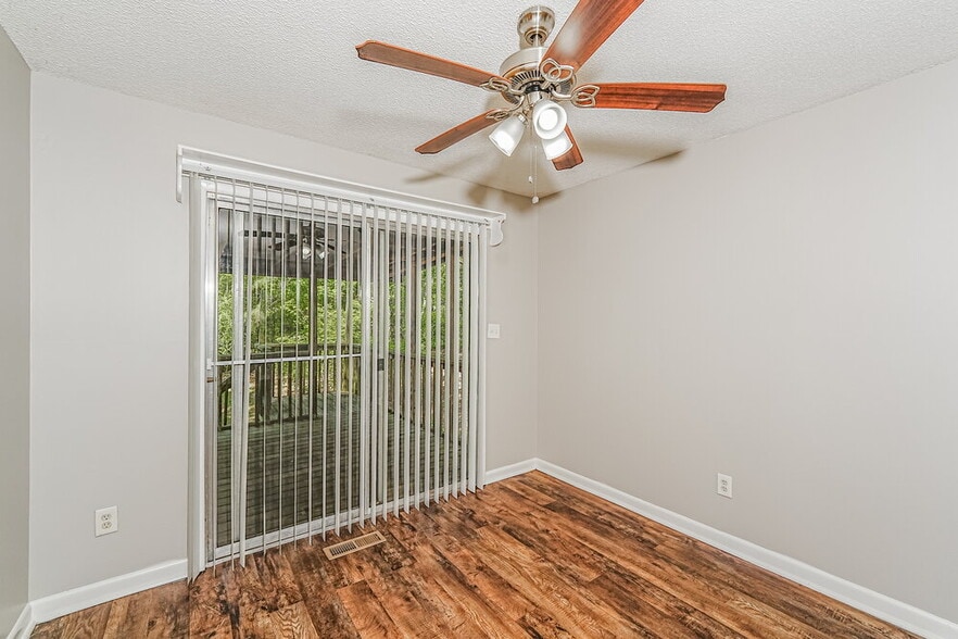 Building Photo - 2524 Daly Dr