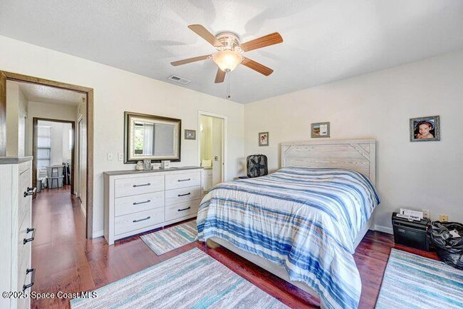 Building Photo - 1310 S Miramar Ave