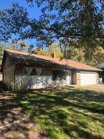 Primary Photo - 1805 SE Anspach St