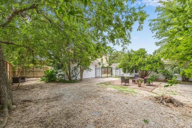 Building Photo - 3831 Linklea Dr