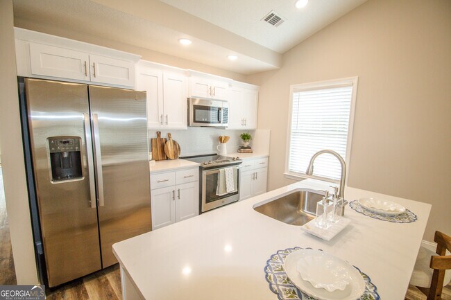 Building Photo - 112 Woodsedge Dr