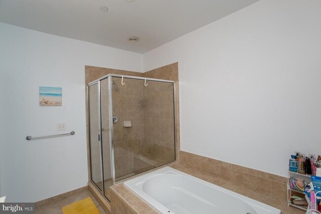 Building Photo - 523 Carson Terrace