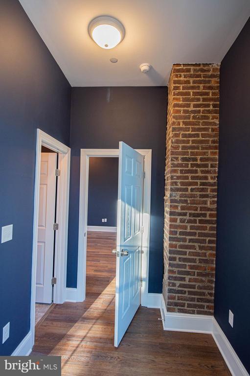 Building Photo - 106 Colonial Ct