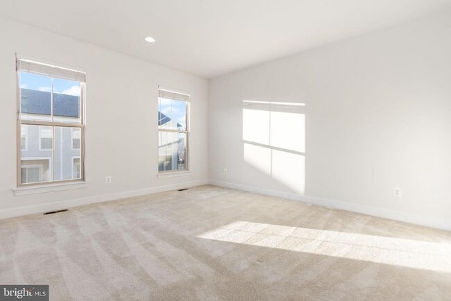 Building Photo - 20692 Glenmont Ter