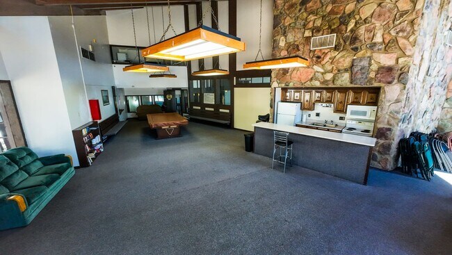 Building Photo - 3 Bedroom Rockrimmon Condo, NO DEPOSIT AND...