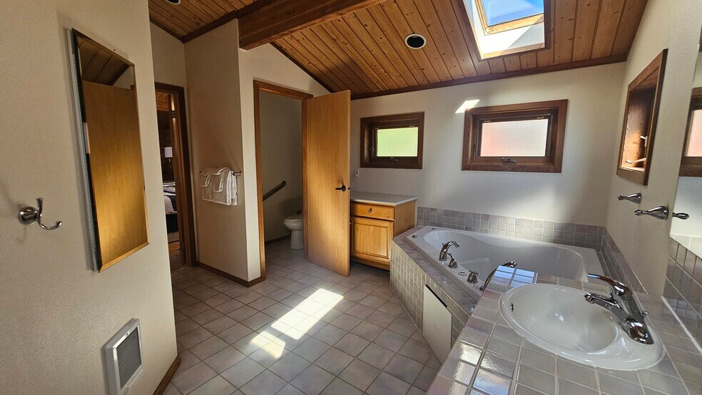 Master Bath - 287 Fairhaven Dr