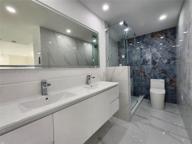 Building Photo - 3505 S Ocean Dr