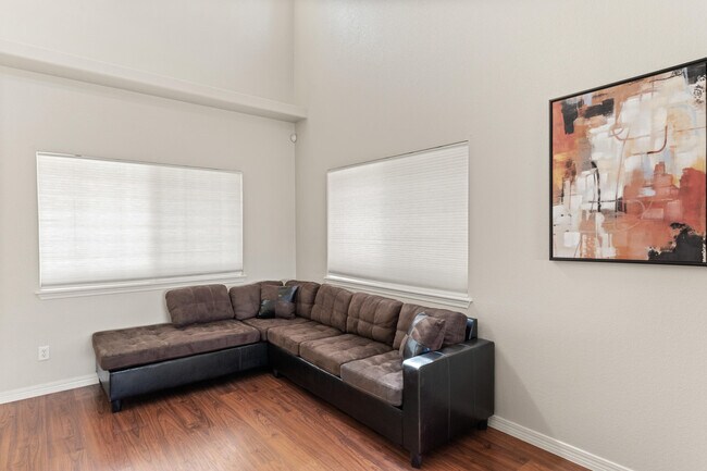 Building Photo - 1529 Luz De Sol Dr