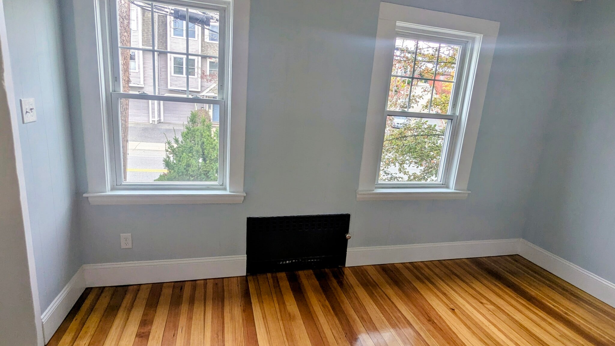 Building Photo - 146 Waverley Ave