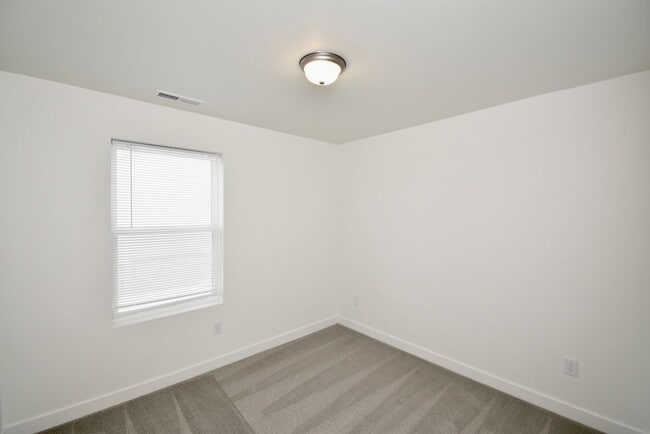 Building Photo - 3 Bed 2.5 Bath Townhome with Awesome View in Daybreak!