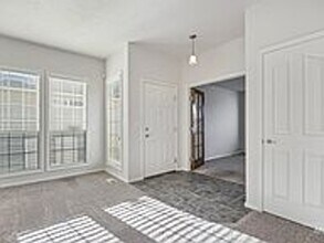 Building Photo - 3 bedroom 2 Bathroom home