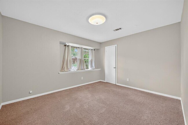 Building Photo - 5611 Carew St