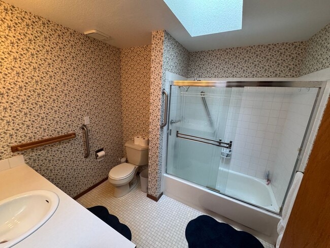 Building Photo - 3 Bed, 2.5 Bath Country Club