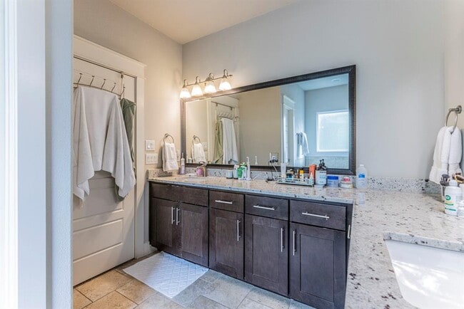 Building Photo - 1700 Singleton Ave