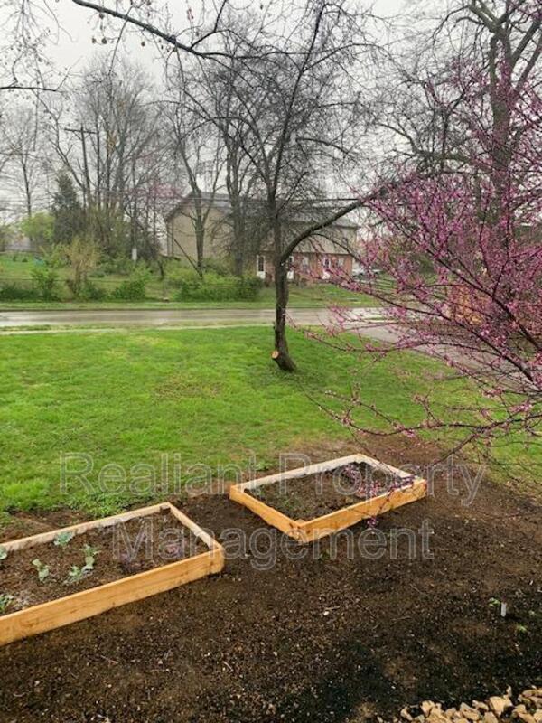 Building Photo - 1220 Gainesway Dr