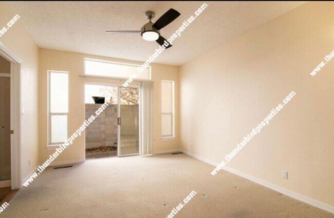 Building Photo - Tanoan Gated 3 bedroom, 2 bath home