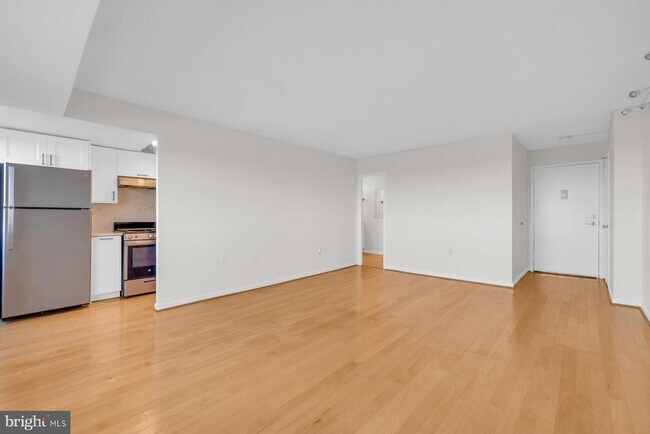 Building Photo - 2500 N Van Dorn St