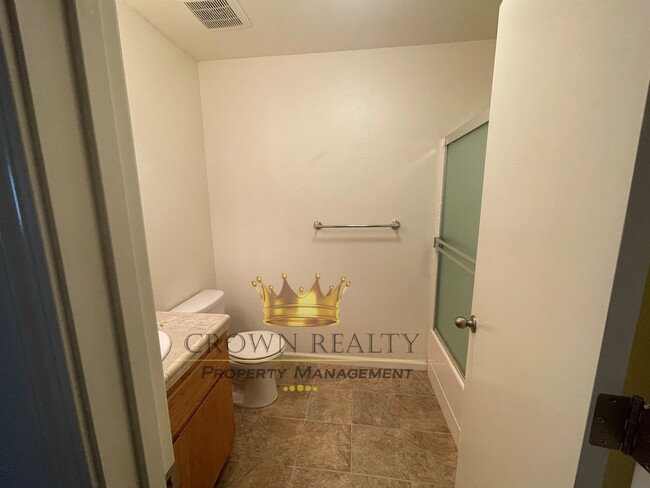 Building Photo - 3081 Bright St