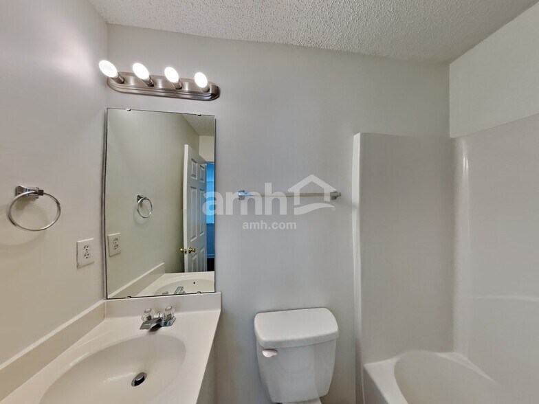Building Photo - 3056 Teton Dr