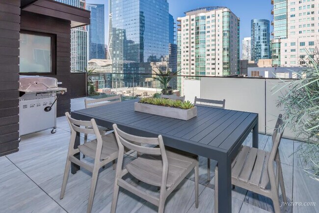 Building Photo - 17 Guy Pl