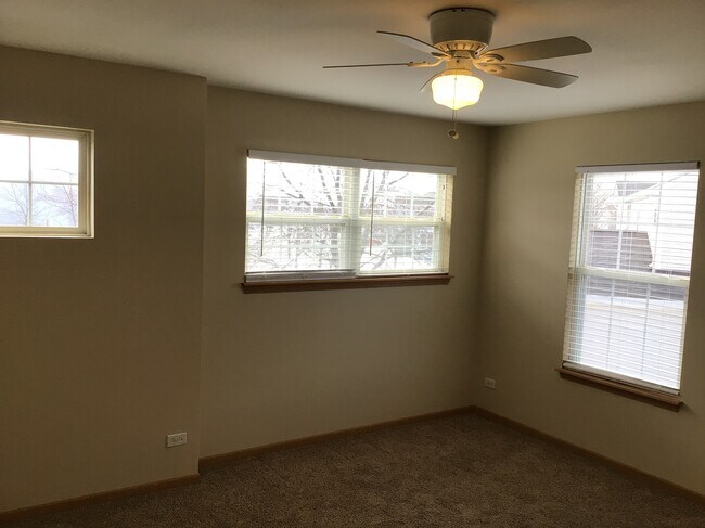 Building Photo - 560 S Annandale Dr