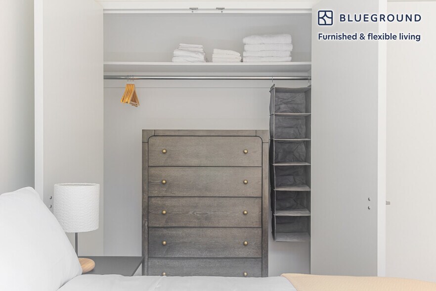 Building Photo - 266 W 96th St