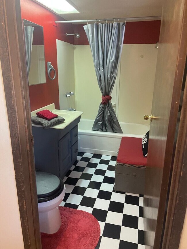 Building Photo - Lovely Home: 2BR+Bonus at Cul-De-Sac in Gr...