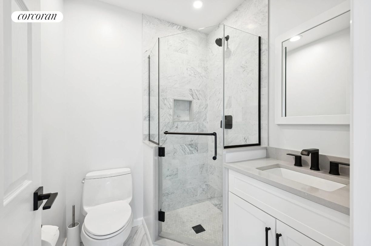 Building Photo - 5 Van Scoys Path E