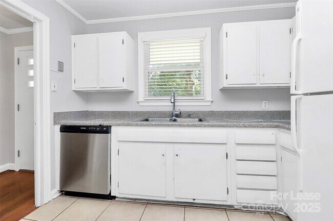Building Photo - 228 Seneca Pl