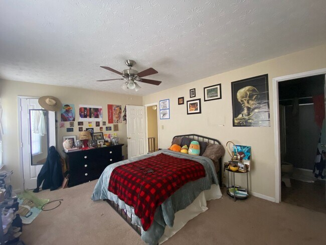 Building Photo - 2 Bed 2.5 Bath Condo