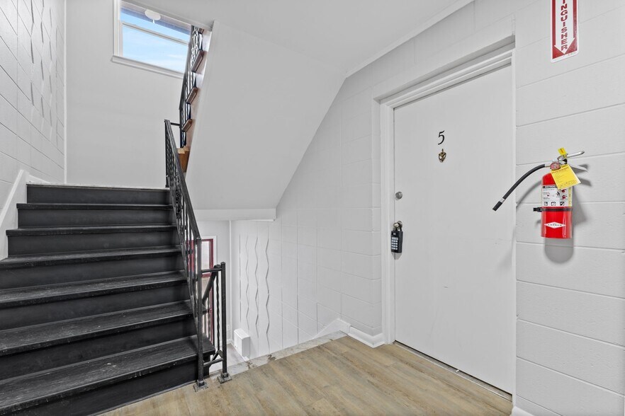 Building Photo - 4200 N Arlington Ave