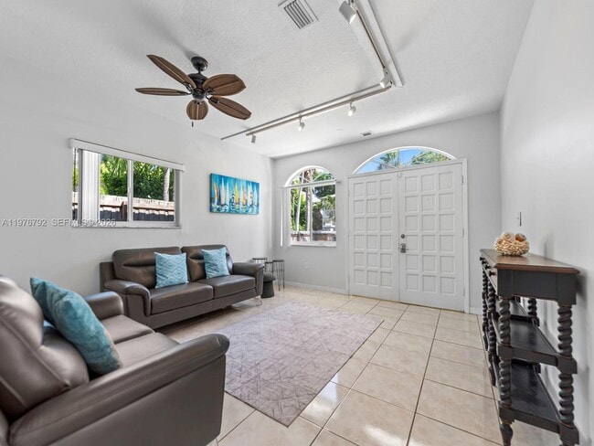 Building Photo - 6 SE Marlin Ave