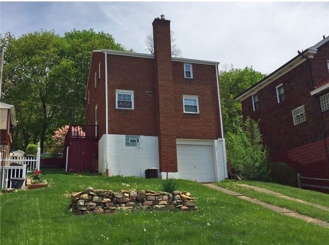 Building Photo - 2108 Lucina Ave